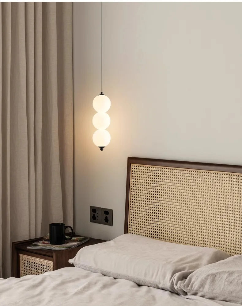 Bedside Pendant Lights for Bedroom Nordic 4 Ball Pendant Lamp for TV Background Kitchen Island Restaurant Dinning Room LED Light
